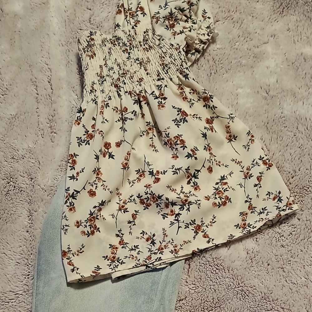 Girls Sweet & adorable Fall inspired outfit.